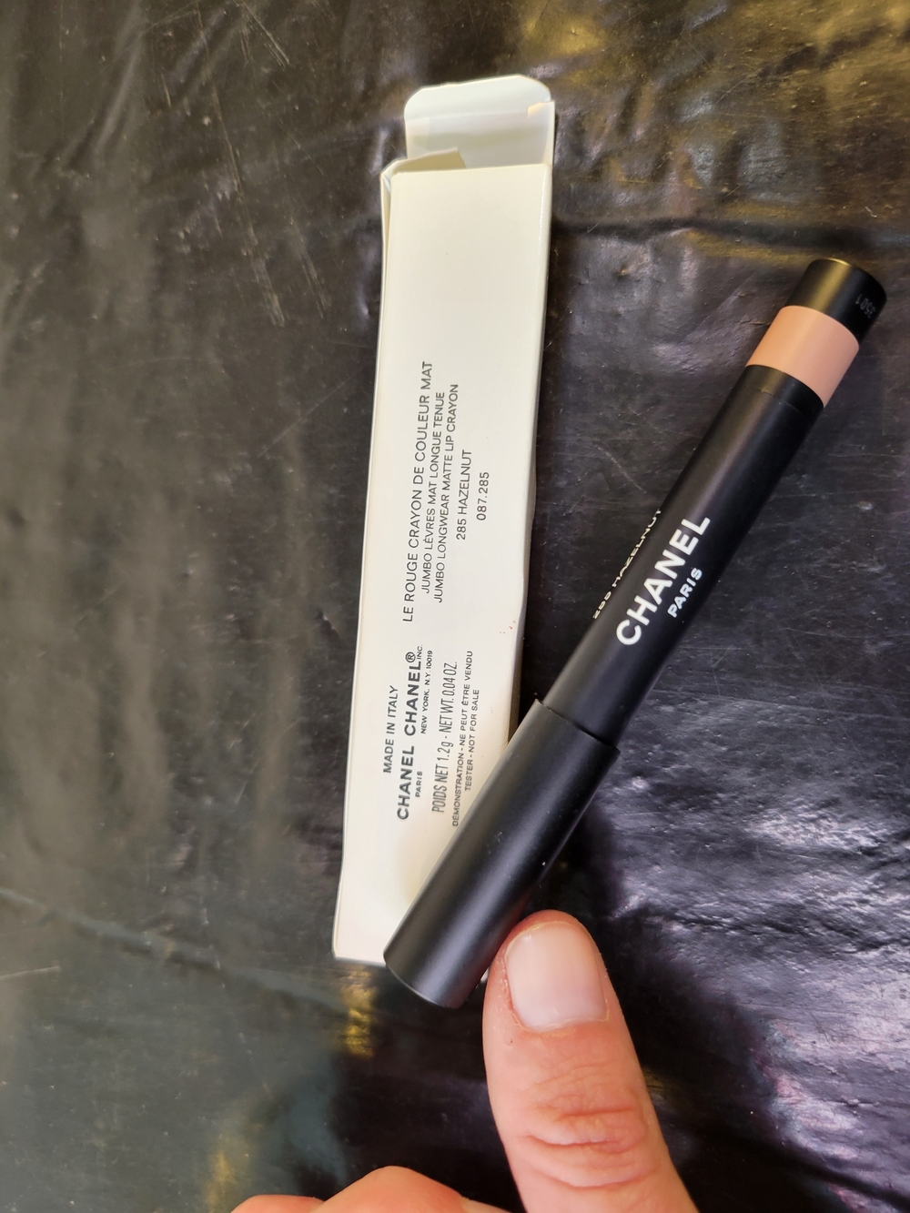 CHANEL Le Rouge Crayon de Couleur Mat Matte Lip Crayon 285 Hazelnut 1.2g